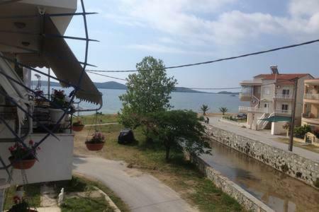 Near The Sea Apartment Néa Péramos 외부 사진